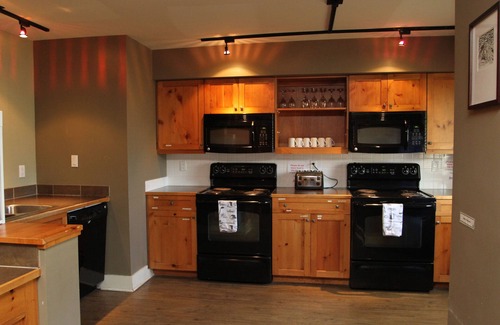 East Kootenay Hotel | Red Tree Lodge