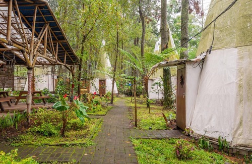Batu RV Rental | RedDoorz @ Apache Camp