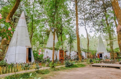 Batu RV Rental | RedDoorz @ Apache Camp