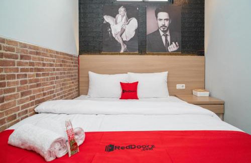 Bogor Hotel | RedDoorz at Golden Averis Cibuluh Bogor