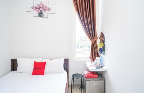 Surabaya Hotel | RedDoorz at MERR Rungkut Jl Gunung Anyar