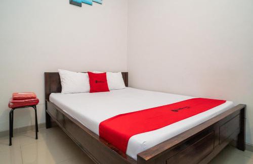 Surabaya Hotel | RedDoorz at MERR Rungkut Jl Gunung Anyar