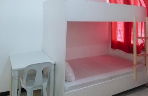 Santander Hotel | RedDoorz at Rachael Pension House