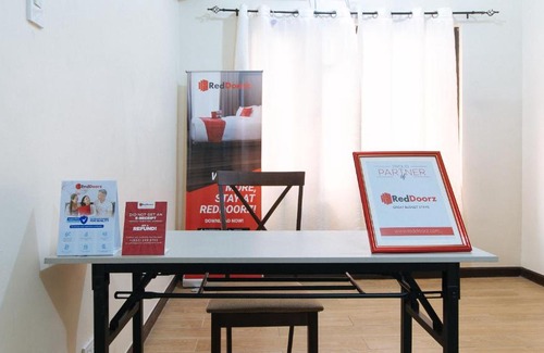 Naic Hotel | RedDoorz @ Don Martie Beach House Naic Cavite