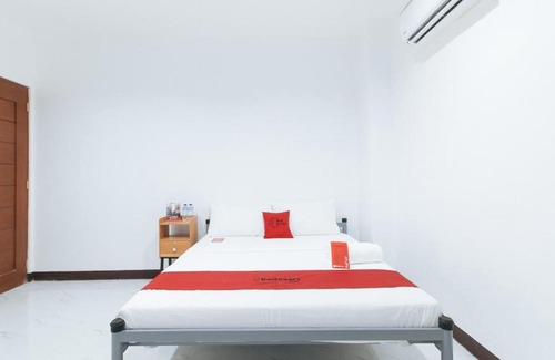 Naic Hotel | RedDoorz @ Don Martie Beach House Naic Cavite