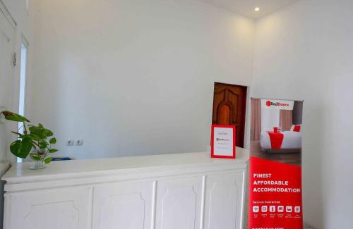 Semarang Hotel | RedDoorz near GOR Jatidiri Semarang