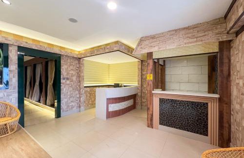 Batam Hotel | RedDoorz Plus at Pasar Bengkong Centre Batam