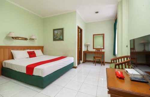 Ragunan Hotel | RedDoorz Plus near Kemang Raya