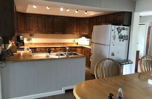 Abbot House | Reduced - Leaf Peeper Special