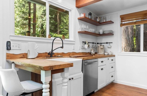 Rio Nido Cabin | Redwood Cabin w/Hot Tub | Canyon View | Dogs OK