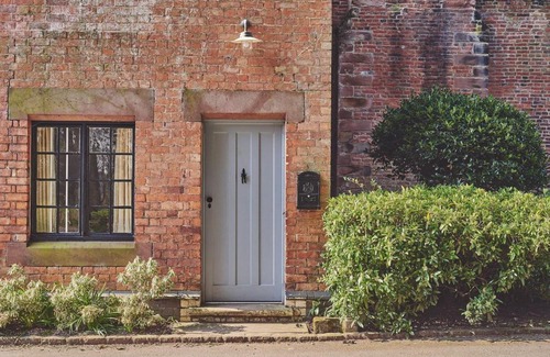 Nantwich House | Redwood Cottage