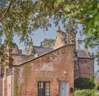Nantwich House | Redwood Cottage