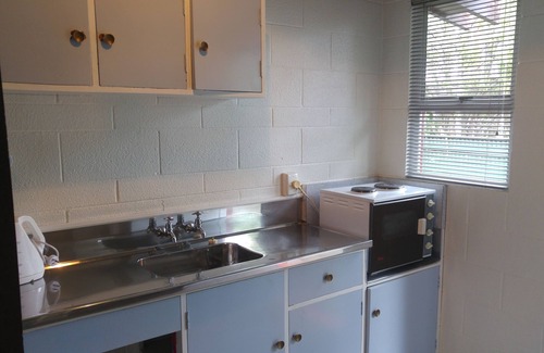 Levin Hotel | Redwood Lodge Motel