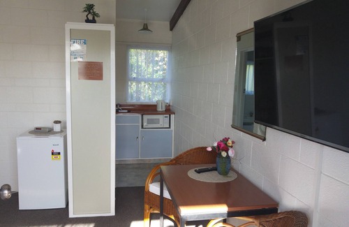 Levin Hotel | Redwood Lodge Motel