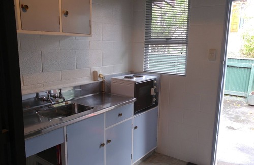 Levin Hotel | Redwood Lodge Motel