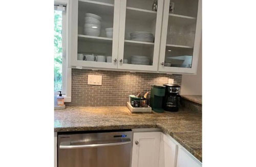 Davis House | Redwood Retreat Near UC Davis/Redwood Park