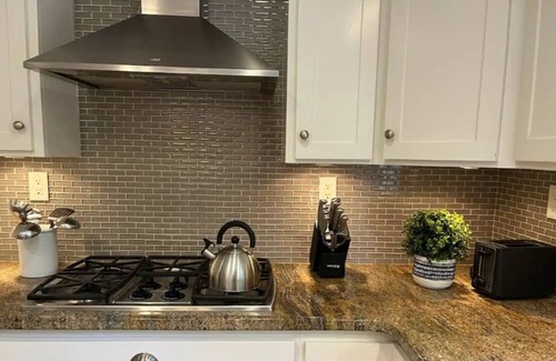 Davis House | Redwood Retreat Near UC Davis/Redwood Park