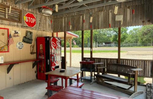 Quitman Hotel | Reel Inn and Lodge