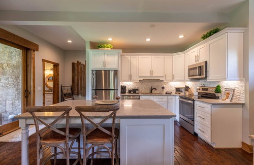 Elk Park House | Reel Relaxing at Eagles Nest River Club 2,000ft Elk River Frontage! Hot tub, Pets ok!