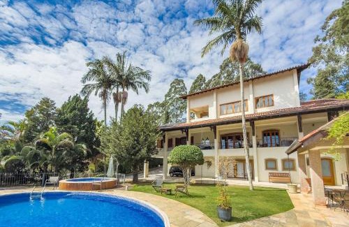 Carapicuiba House | Refúgio de Alto Padrão na Granja Viana
