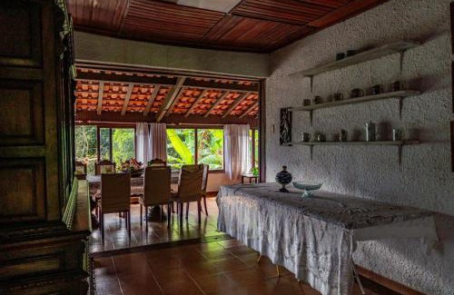 Duque de Caxias House | Refúgio na Serra de Petrópolis simples e acolhedor