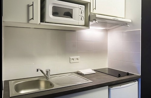 Dijon Hotel | Refreshing Stay with Free Offsite Parking! Pet Friendly Property!