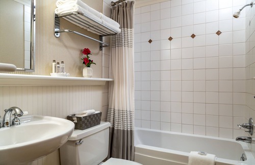 Chincoteague Hotel | Refuge Inn