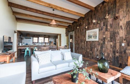 Pucon House | Refugio Millaray - Vistas y Acceso al Lago