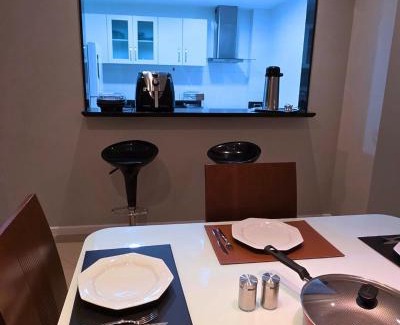 Guarapari Apartment | RefugioBacutia- Prédio FRENTE MAR Bacutia- 6 pessoas- 3 Quartos com AR sendo 1 suite - varanda- sala de estar e jantar Ampla -Piscina e Sauna no Prédio