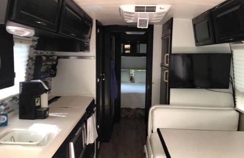 Crane Hill House | Refurbished 1999 Airstream Rental for Glamping in Alabama