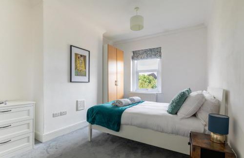 Bath Hotel | Refurbished Modern 2BD Flat Lower Oldfield Park