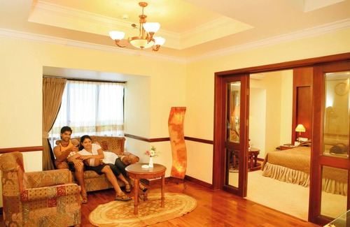 Chavara Hotel | Regant Lake Palace