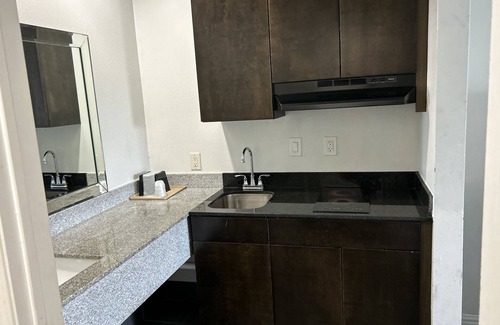 Humble Hotel | Regency Inn and Suites