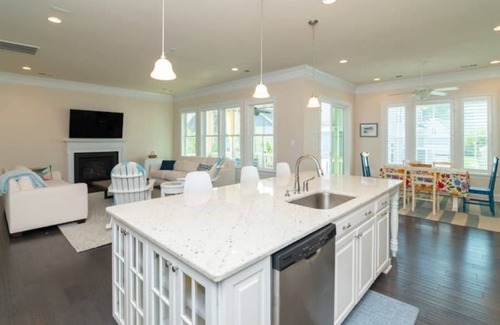 The Glade House | Rehoboth Beach Retreat - 4BR home close to Tanger outlets, bike trail, pool