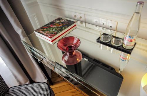 Grenelle Bed & Breakfast | Relais12bis Bed & Breakfast By Eiffel Tower