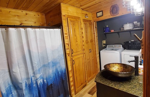 Grandy Cabin | Relax and Enjoy fishing and wildlife on Goose lake