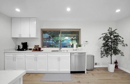 Fairfield House | Relax and Play! near Napa, SF 4 Bedrooms Sleep10 + Hot tub, Fire pit & GameRoom