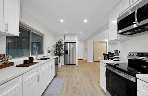 Fairfield House | Relax and Play! near Napa, SF 4 Bedrooms Sleep10 + Hot tub, Fire pit & GameRoom