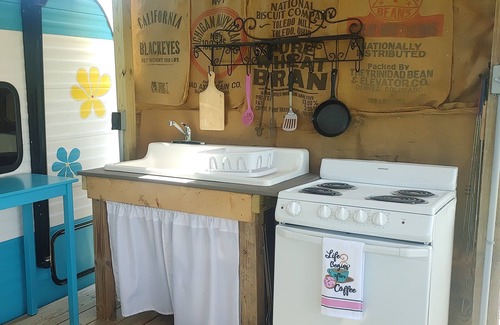 Scottsville House | Relax and unwind at The Happy Camper Scottsville!