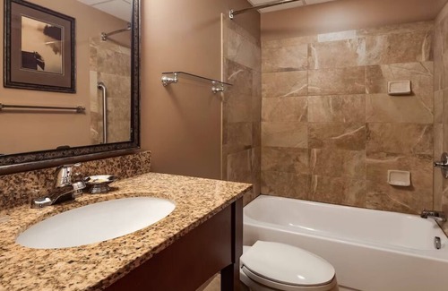 South Loop House | Relax and Unwind: Indoor Pool and Water Park - Close to Mall of America