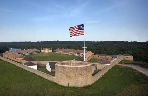 South Loop House | Relax and Unwind: Indoor Pool and Water Park - Close to Mall of America