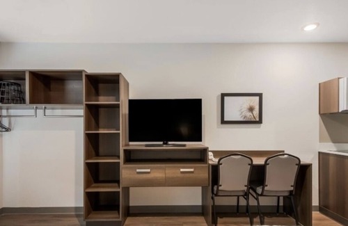 Moreno Valley Hotel | Relax and Unwind in Moreno Valley! 2 Modern Units, Full Kitchen, Free Parking