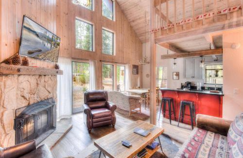 Tahoma House | Relax at Rustic Tahoe Charm - Minutes to Lake