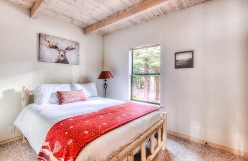 Tahoma House | Relax at Rustic Tahoe Charm - Minutes to Lake