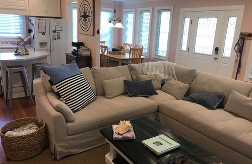 Cedar Point Cottage | Relax by the River at the Cottage at Cedar Point