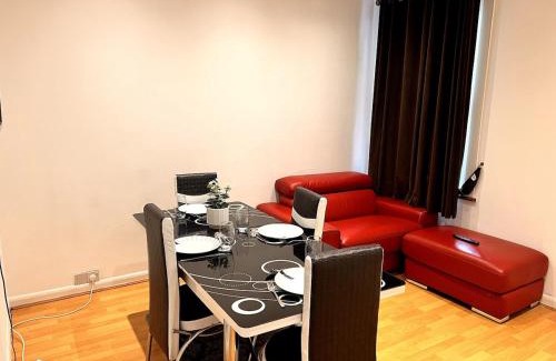 Marlborough House | Relax & Explore 3bed Home with Easy London Access