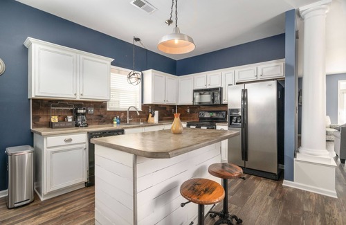 Memphis House | Relax in a Spacious 3 Bedroom + Office- Mud Island/Downtown