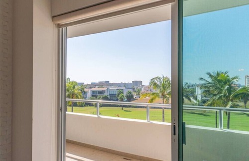Marina Mazatlan Apartment | Relax in front of the golf course