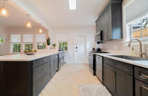 Southside House | Relax in Hacienda de Paradise in SoSo West Palm Beach
