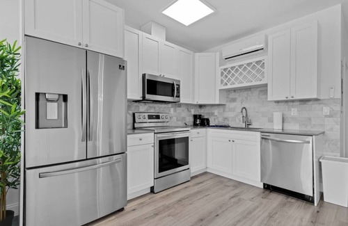 Seybold Apartment | Relax in Style – Spacious, Clean & Fully Stocked